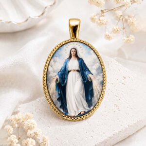 Medalla Oval Virgen Milagrosa en Plata de Ley chapada en oro 29 x 21 mms.