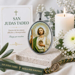 Medalla Oval San Judas Tadeo en Plata de Ley 29 x 21 mms.